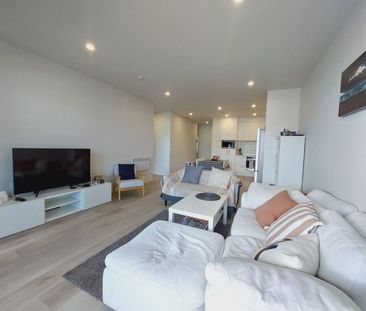 Fully Furnished 3 bedroom Modern Apartment - Photo 2