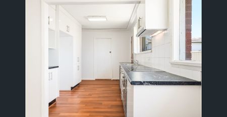 Neat, Bright & Well-Located 3-Bedroom Family Home - Photo 5