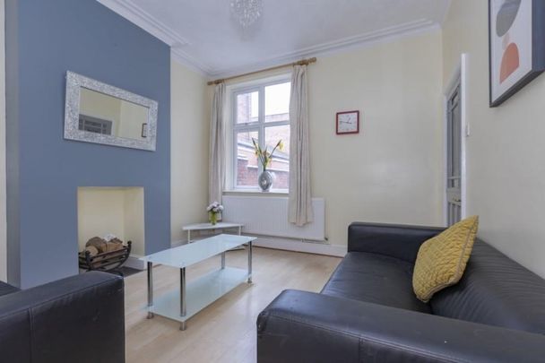 4 bedroom terraced house to rent - Photo 1