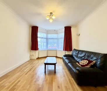 3 bed house to rent in Berridge Green, Edgware, HA8 - Photo 2