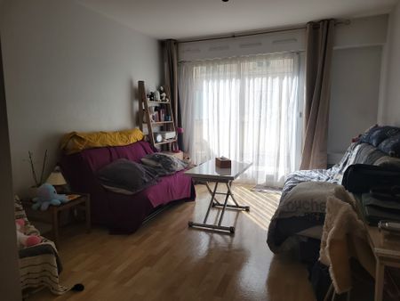 POITIERS CENTRE VILLE dans rue piétonne studio de 37 m² avec terrasse et cave - Photo 2