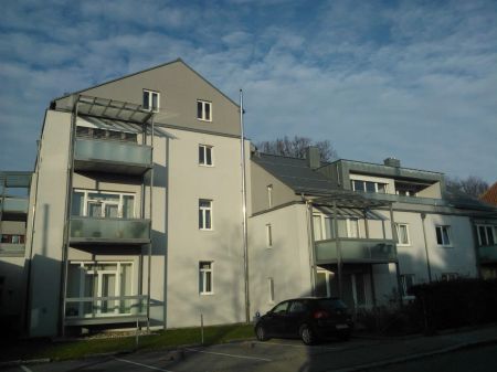 Sonnige, großzügige 3-Zimmer-Wohnung mit überdachtem Balkon und möblierter Küche in zentraler Lage in Ried - Foto 2