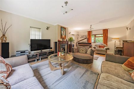 Frimley Road, Ash Vale, Aldershot, Surrey, GU12 5PP - Photo 2