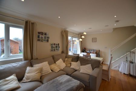 Patten Avenue, Yateley, GU46 - Photo 2