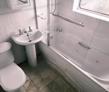 3 bedroom semi-detached house to rent - Photo 5