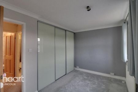 2 bedroom semi-detached house to rent - Photo 4