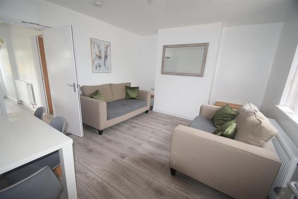 4 bedroom terraced house to rent - Photo 1