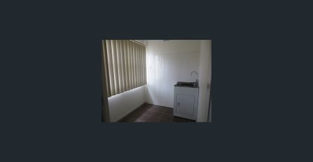 BEAUTIFUL FAMILY HOME!! - Photo 5