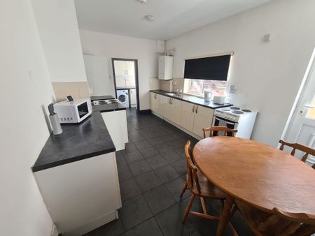 Room 3, 26 Highfield Road - Photo 2