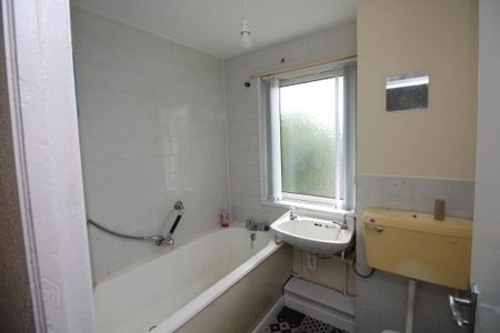 205 Castlemara Drive, Carrickfergus, BT38 7RJ - Photo 2