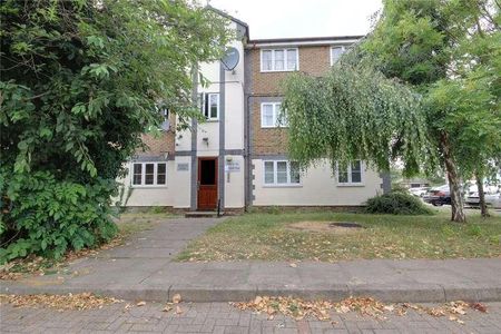 Tennyson Close, Scotland Green Road, Enfield, EN3 - Photo 2