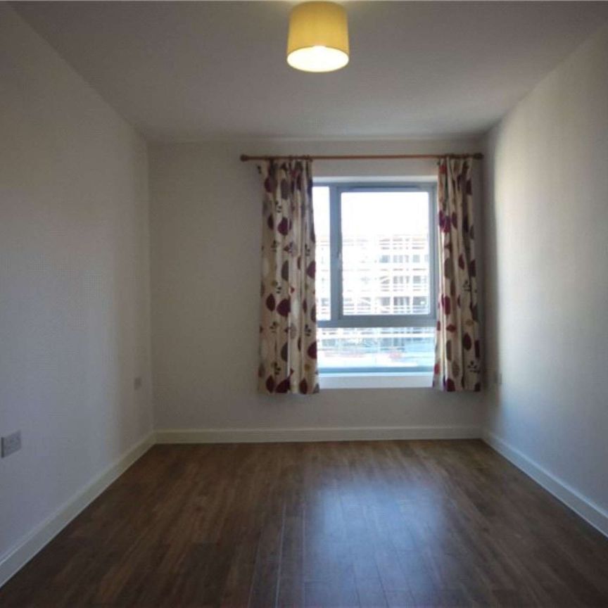 A bright and spacious furnished two bedroom - Photo 1