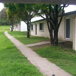 2 BEDROOM UNIT IN CONVENIENT LOCATION - Photo 3