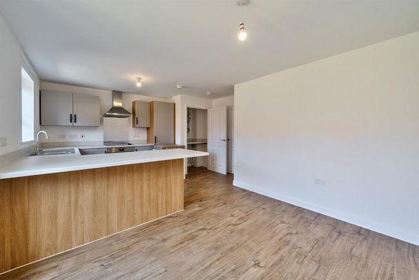 4 bedroom detached house to rent - Photo 1