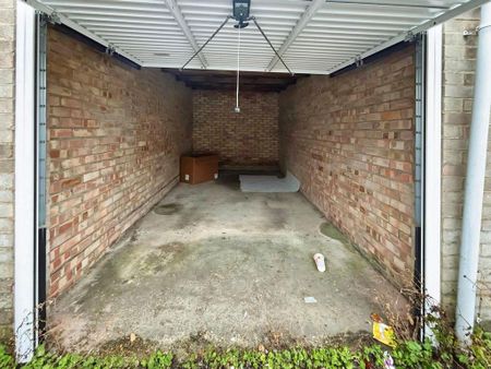 2 bedroom ground floor flat to rent - Photo 2