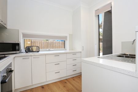 2/116 Southern Road, Heidelberg West VIC 3081 - Photo 4