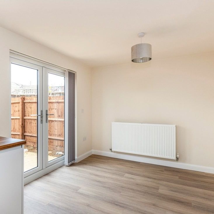 PETERBOROUGH - Photo 1