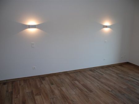 Instapklaar ruim luxe appartement op 1eV (zonder lift) met 2 slk, dakterras 36m² & ondergrondse autostaanplaats - Photo 2
