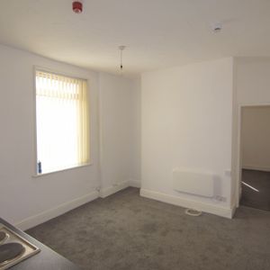 To Let 1 Bed Ground Floor Flat - Photo 3