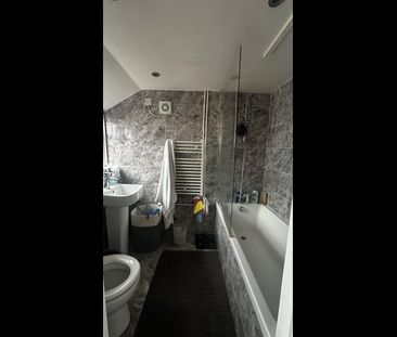 1 Bed Terraced House, Norton Road, RG1 - Photo 3