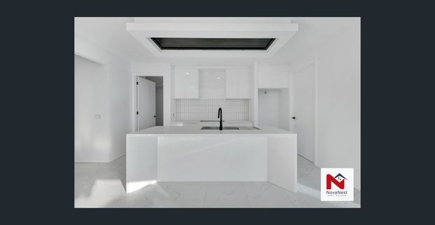 Brand new with Double Master Bedrooms !! Ready to move in - Photo 1