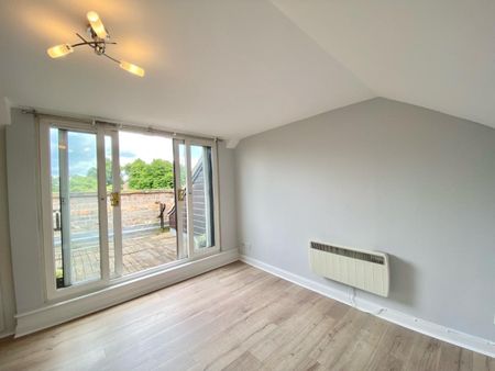 2 bedroom Flat To Let - Photo 3