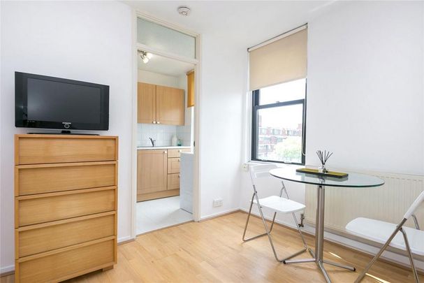 Studio to rent - Photo 1