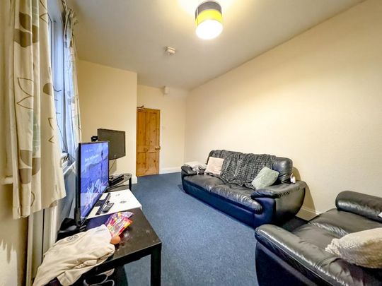 5 bedroom terraced house to rent - Photo 1