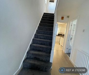 3 bedroom semi-detached house to rent - Photo 6