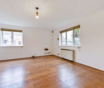 A ground floor studio located in the village of Bourne End - Photo 5