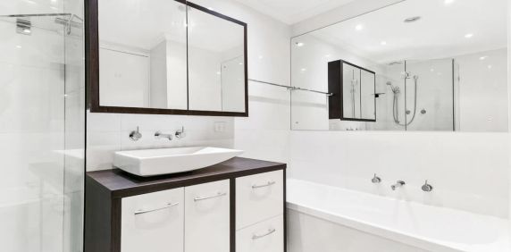 Quiet, convenient, North aspect living - Photo 2