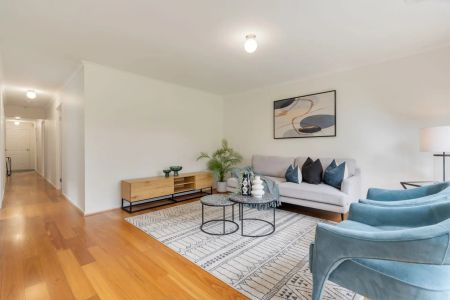 Cosy Family Home in a Prime Craigieburn Location - Photo 2