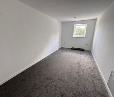 Broadmeadow Flats, Warstones Drive, Wolverhampton - Photo 2