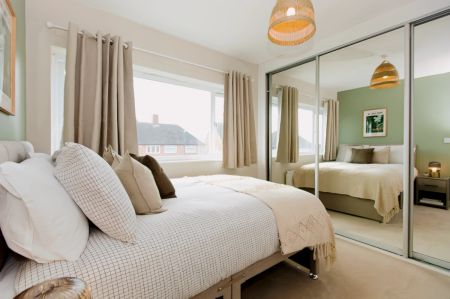 3 bedrooms 1 bathroom - Photo 2