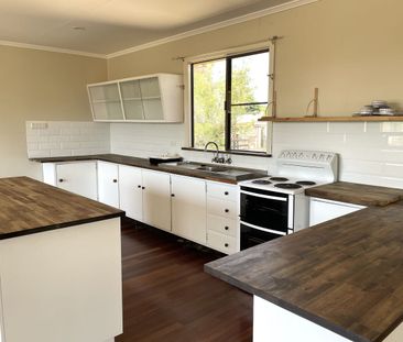 COMFORTABLE 3 BEDROOM PROPERTY WITH OPEN-PLAN LIVING - Photo 5