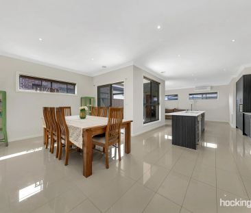 LARGE FAMILY HOME - Photo 3