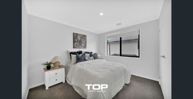 Perfect Blend of Comfort and Convenience in Clyde’s Five Farms Estate!! - Photo 1