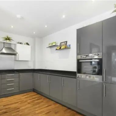 3 bedroom maisonette in London - Photo 1