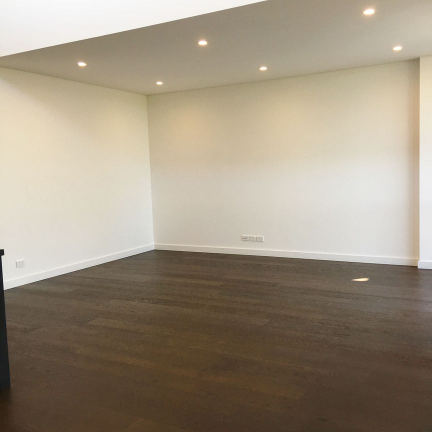 One Victoria Park - 3 Bedroom Apartment - Photo 1
