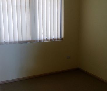 Two Bedroom Modern Apartment - Photo 3