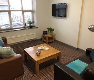 Deluxe Bedroom - Photo 4