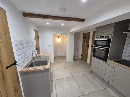 2 bedroom ground floor flat to rent - Photo 4