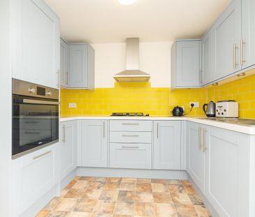 3 Bedroom House To Let - HP13 - Photo 6
