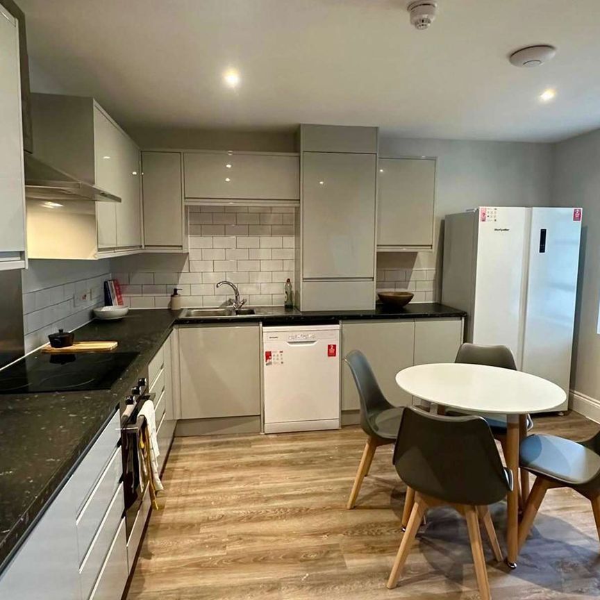 Pitville Place Room 6 - Photo 1