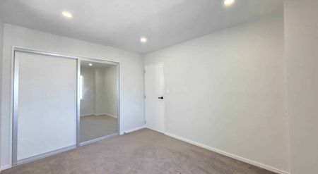 Executive 3 Bed, 2.5 Bath Home with Dual Loung... - Photo 5