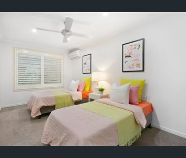 Luxury Family Living in the Heart of Robina Waters - Photo 5