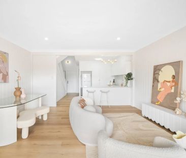 SPARKLING COASTAL TOWNHOUSE WITH CHÍC RENOVATED INTERIOR CONTACT JU... - Photo 1