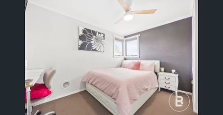 SPACIOUS FAMILY LIVING IN PRIME WENDOUREE LOCATION - Photo 5