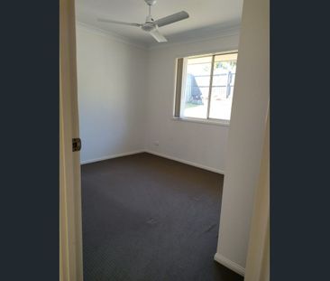 Central position - within the Calamvale College Catchment - Photo 4