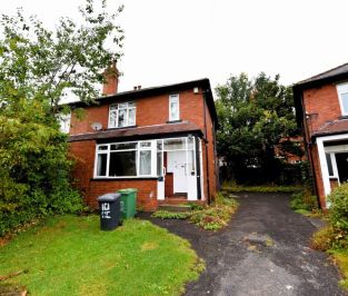 4 bedroom House in Headingley Crescent, Leeds - Photo 2